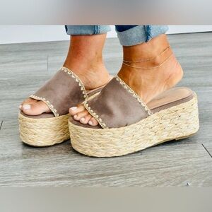 Grey Espadrille Platform Sandals Platform Height: 2.5" - 3" Brand:Mata Size 7